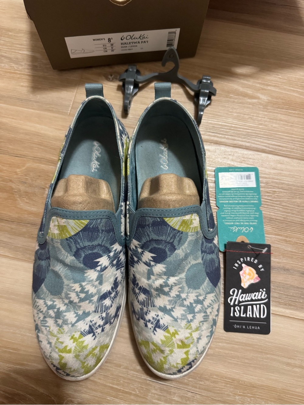 OluKai Hale'iwa Pa'i Women's Slip-On Sneakers Size 8.5 Dusk Lehua Floral